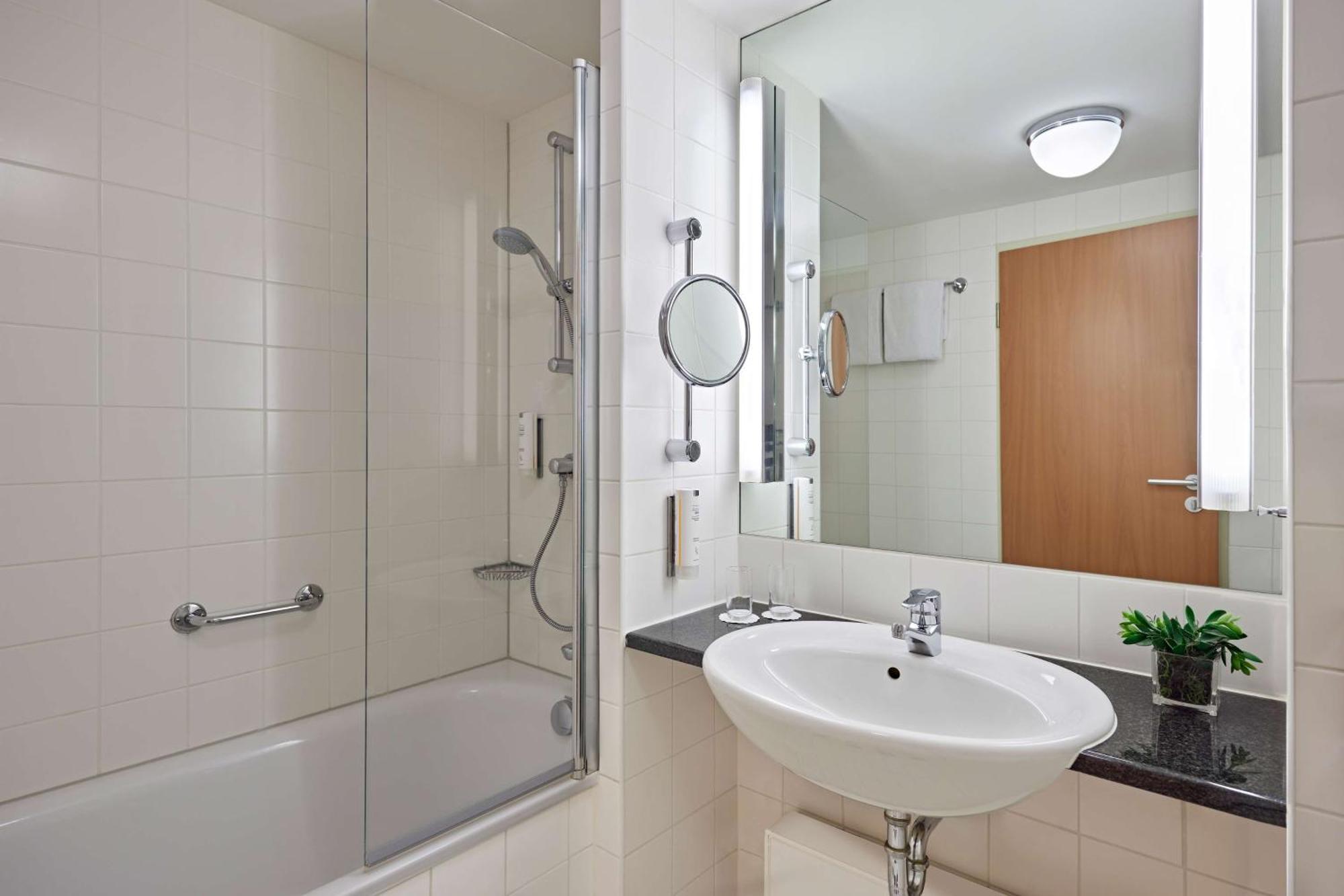 Twin Room,1415440722:JPEG