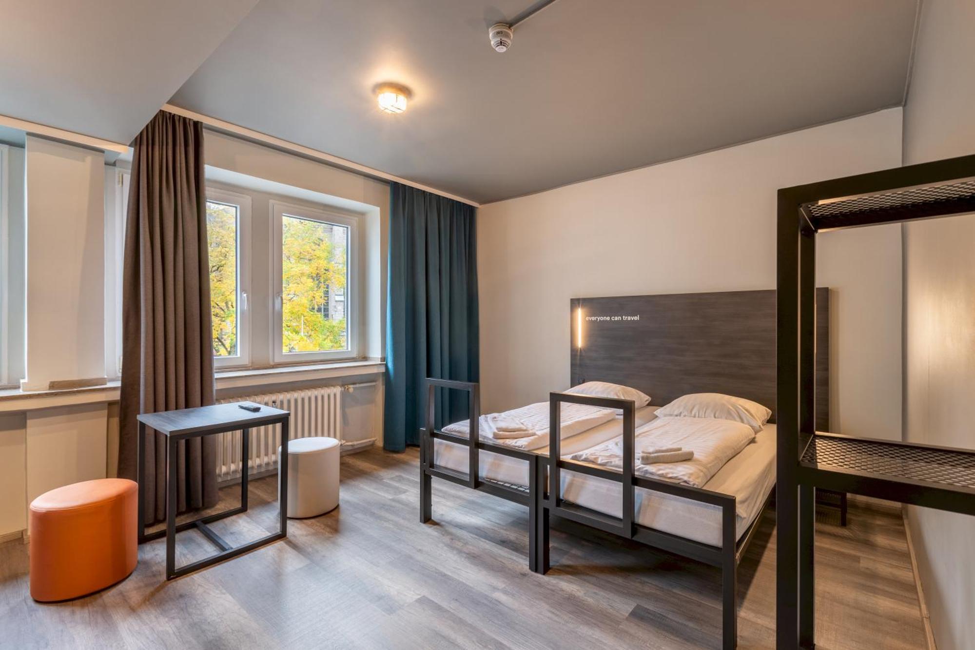 Twin Room,1742568300:JPEG